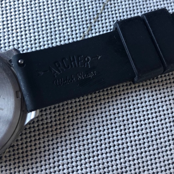 black waterproof stainless steel white face minimalist dial silicone band - Picture 10 of 12